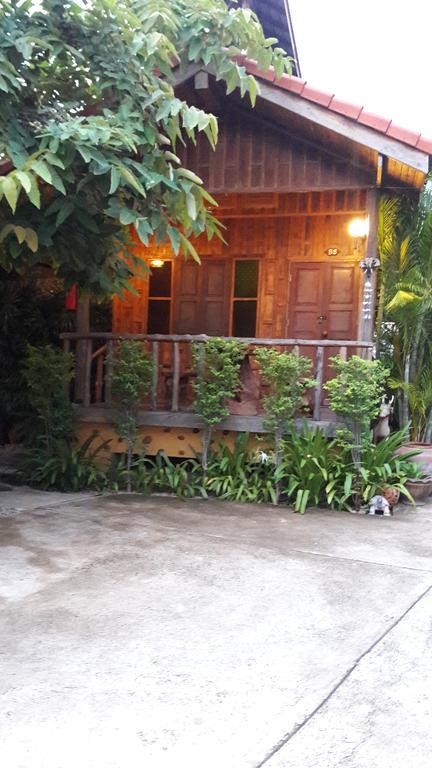 J&J Guesthouse Сукотаи Экстерьер фото
