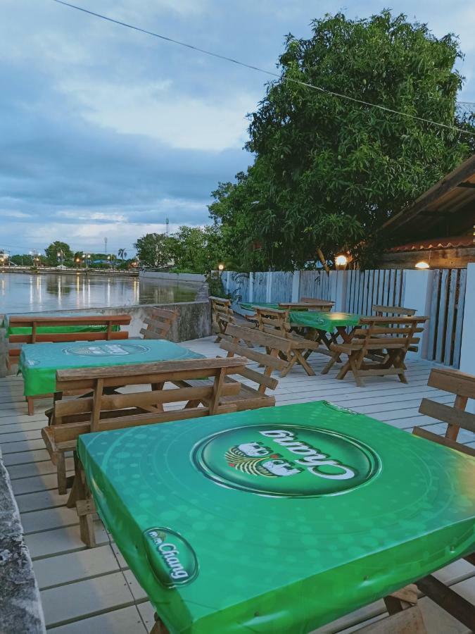 J&J Guesthouse Сукотаи Экстерьер фото